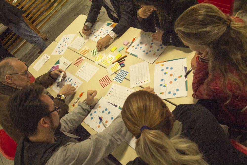 Desconfiado das pessoas? Projeto aponta como vencer barreira crônica entre curitibanos – Gazeta do Povo