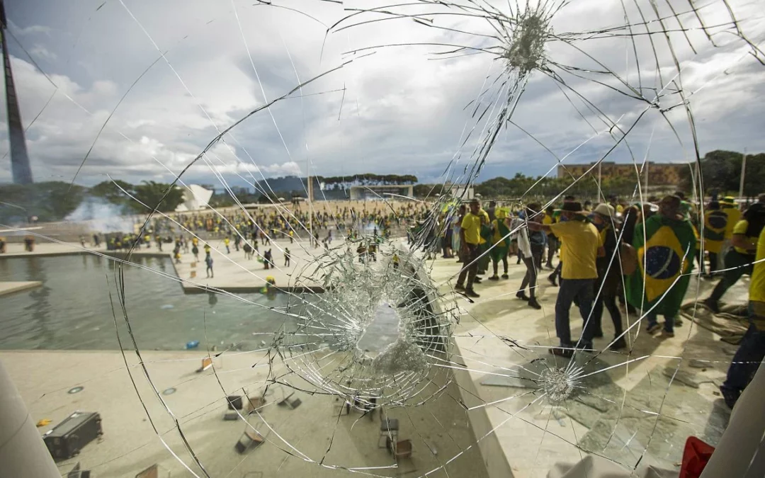 Caminhos para o fortalecimento da democracia brasileira