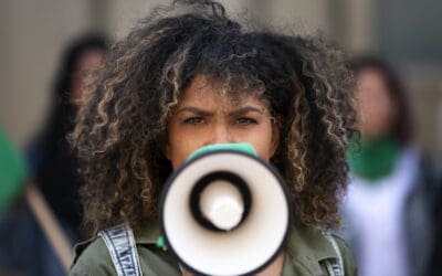 Criticar medidas públicas nunca deve ser crime