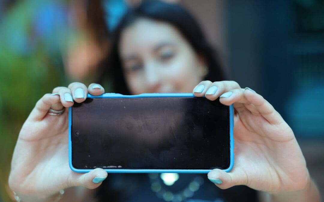 Da proibição dos celulares à educação integral para a cidadania digital